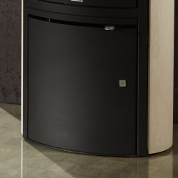 The image shows a section of a cream-colored wood-burning stove with a focus on the wood compartment in the lower section. The stove has an elegant, rounded shape and a smooth surface that conveys a modern design aesthetic. The subtle color of the wood-burning stove fits well into various living environments. This detailed image highlights the practical and stylish wood compartment, which is neatly integrated below the combustion chamber. Ideal for storing logs within easy reach, it complements the functional aspect of the wood-burning stove.