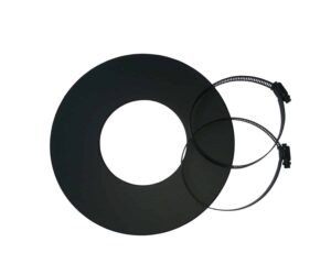 The picture shows a black aluminum rosette. This rosette is round and suitable for connecting a fireplace or wood-burning stove. It offers an elegant and functional solution for covering pipe penetrations and fits into a modern stove design. The matt look ensures an elegant appearance that is ideal for various stove settings.