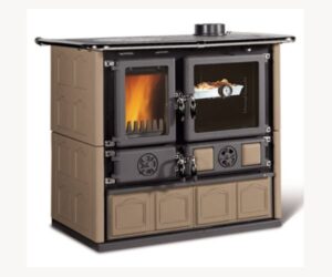 The image shows an elegant wood-burning stove from the Rosa Maiolica Tortora series. The stove has an attractive, classic design with beige-brown tiles and black details. It offers two separate areas: a stove compartment with a large viewing window through which lively flames are visible, and an additional compartment with another door. This wood-burning stove is ideal for cozy heating and fits perfectly into traditional and modern living environments.