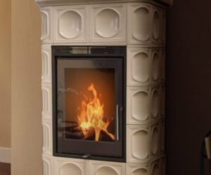 Old text: Detailed view of an elegant wood-burning stove with a special focus on the clear glass pane. The pane offers an uninterrupted view of the lively fire inside the wood-burning stove. The stove has a stylish, light-colored cladding with a decorative pattern that radiates warmth and cosiness. Perfect for any modern living room, this wood-burning stove brings both efficiency and aesthetic charm.